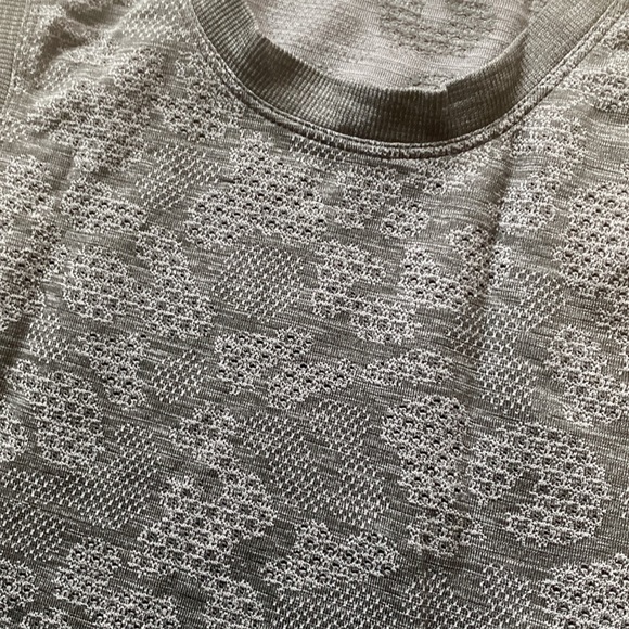Lululemon Swiftly breeze relaxed tank top muscle tee gray camo sz 4 excellent - Picture 8 of 8